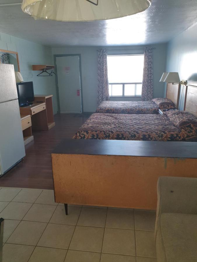 Chimo Motel Cochrane Exterior photo
