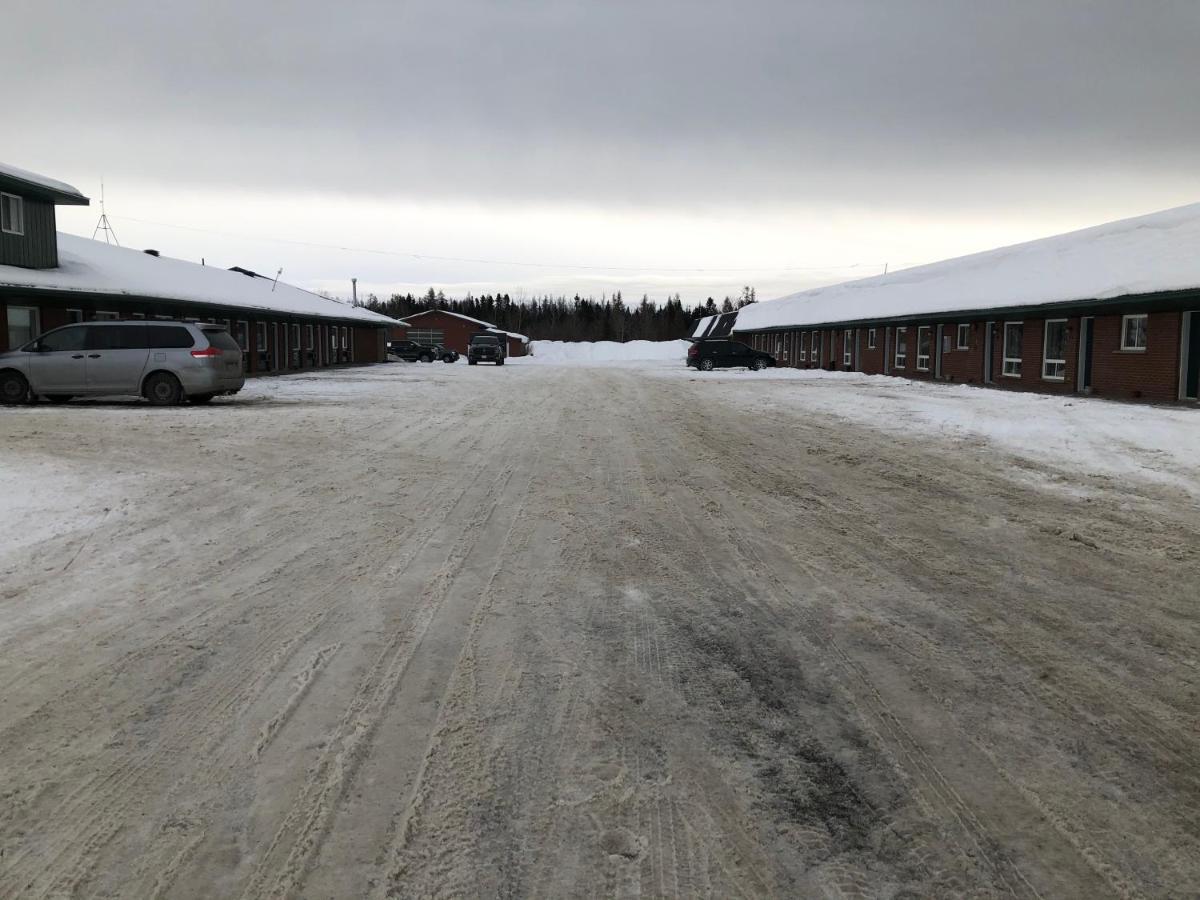 Chimo Motel Cochrane Exterior photo