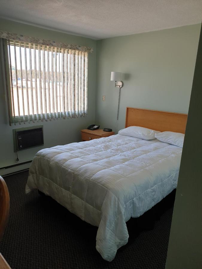 Chimo Motel Cochrane Exterior photo
