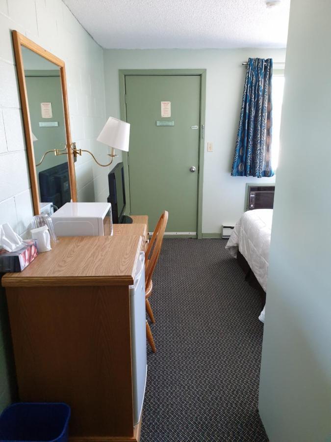 Chimo Motel Cochrane Exterior photo